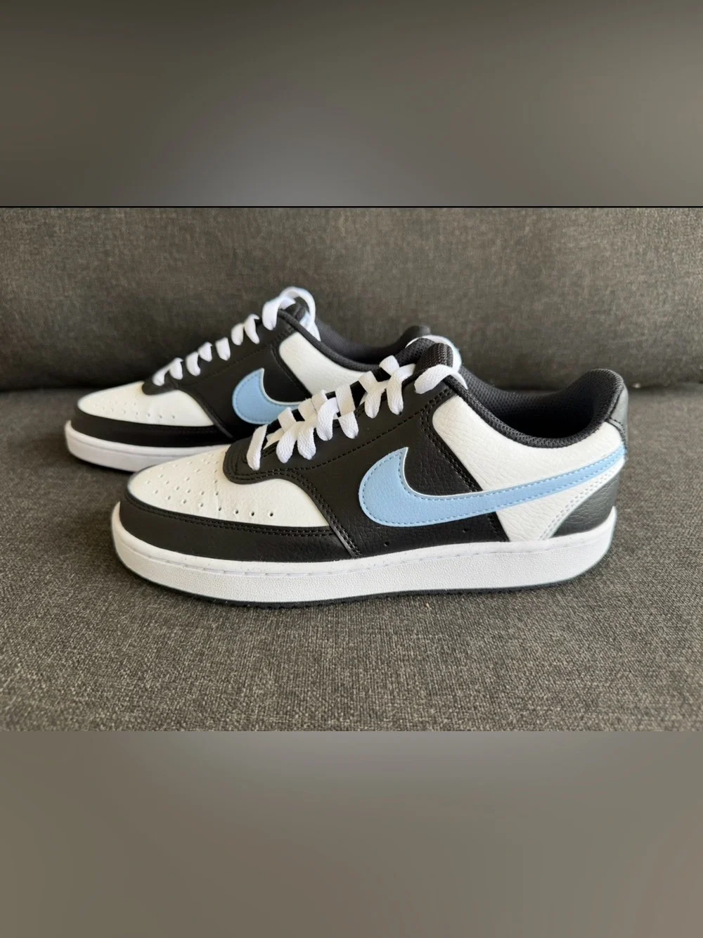 New Nike Low-Top Sneakers in White, Black & Light Blue Swoosh Women’s 7.5